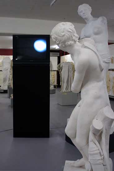 video- und klangistallation von maboart in der skulpturhalle basel 2011